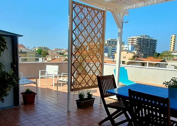 Casa Vacanze Santafe'- Attico A Due Passi Dal Mare - Parcheggio Privato